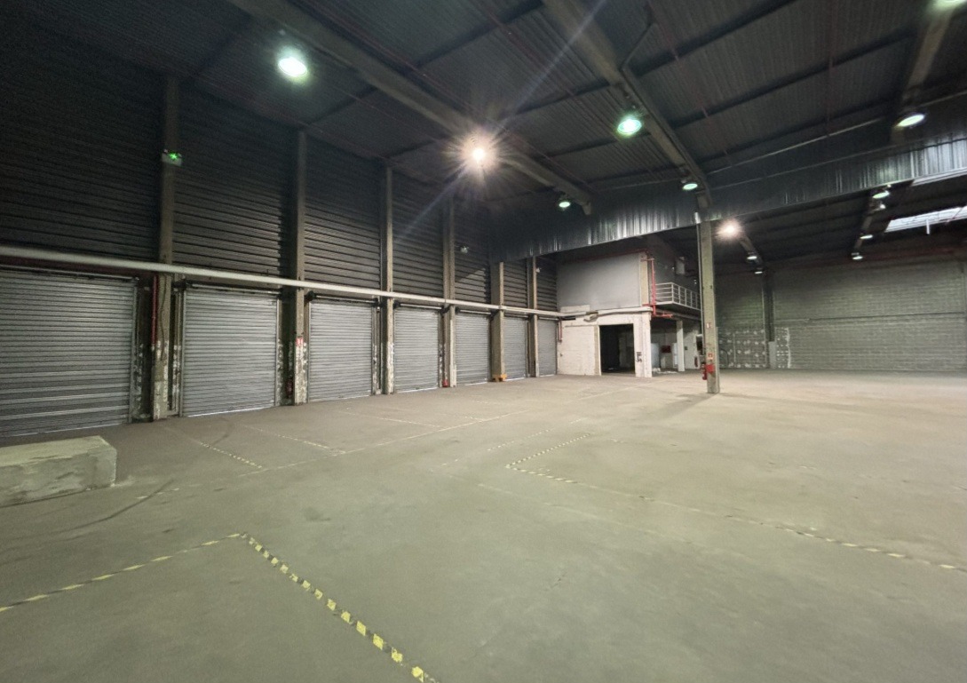 LOCATION ENTREPOTS 4016 m²