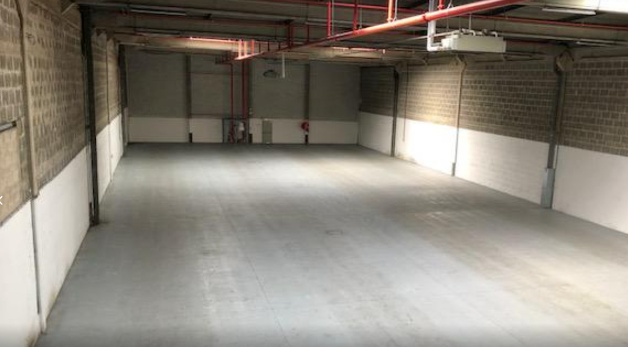 LOCATION ACTIVITES/ENTREPOTS/BUREAUX 4060 m²