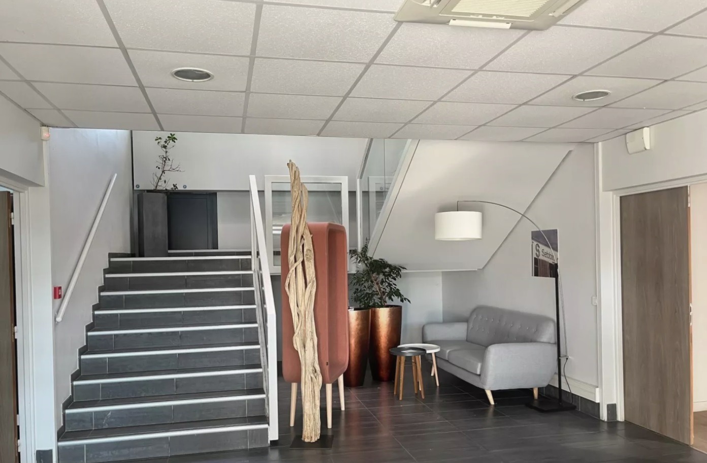 LOCATION ACTIVITES/BUREAUX 2250 m²