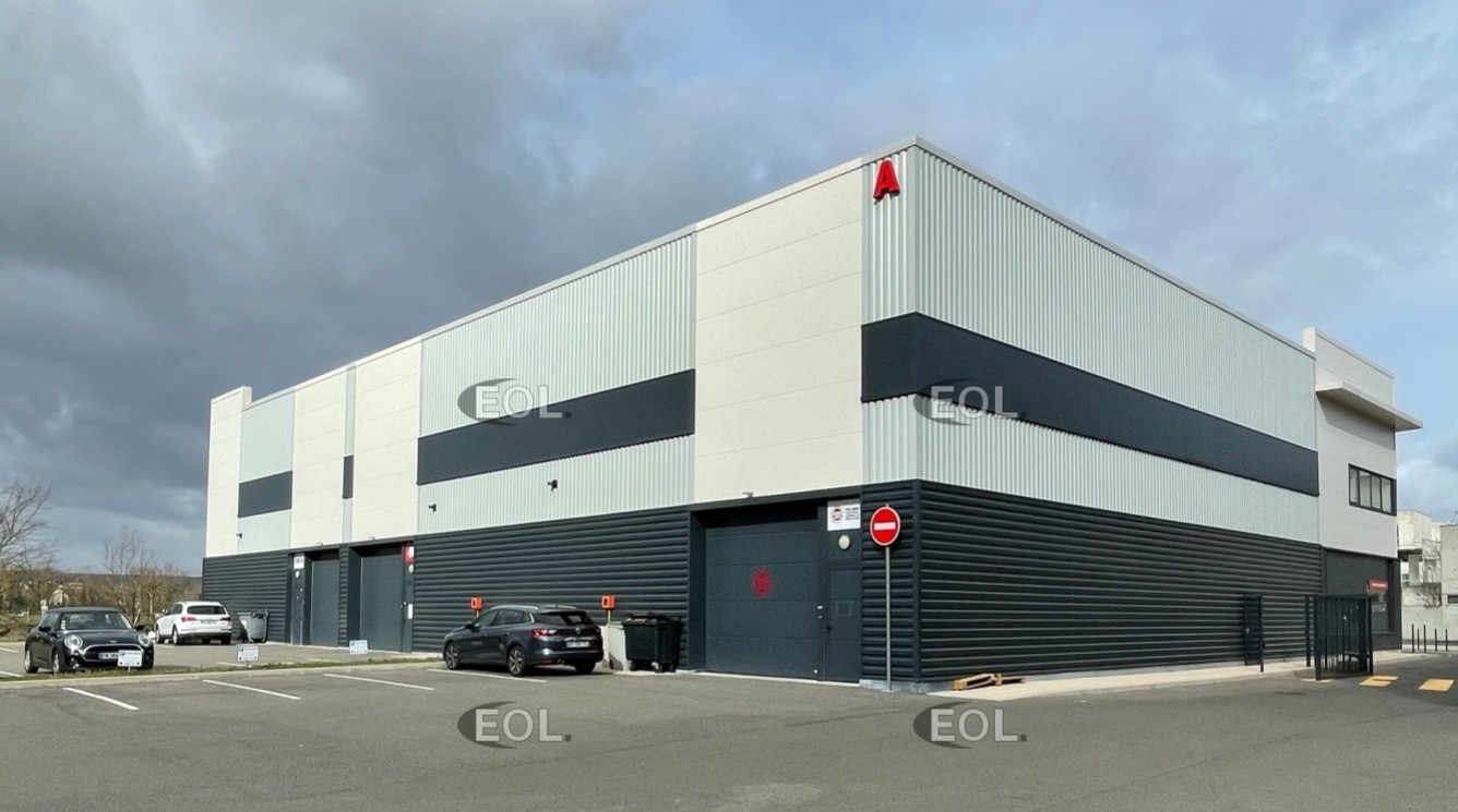 LOCATION ACTIVITES/BUREAUX 503 m²