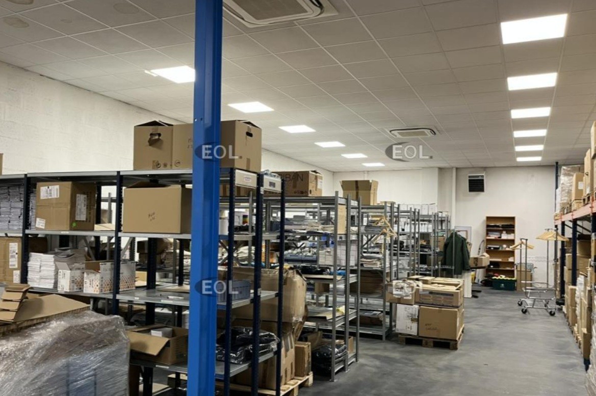 LOCATION ACTIVITES/BUREAUX 565 m²