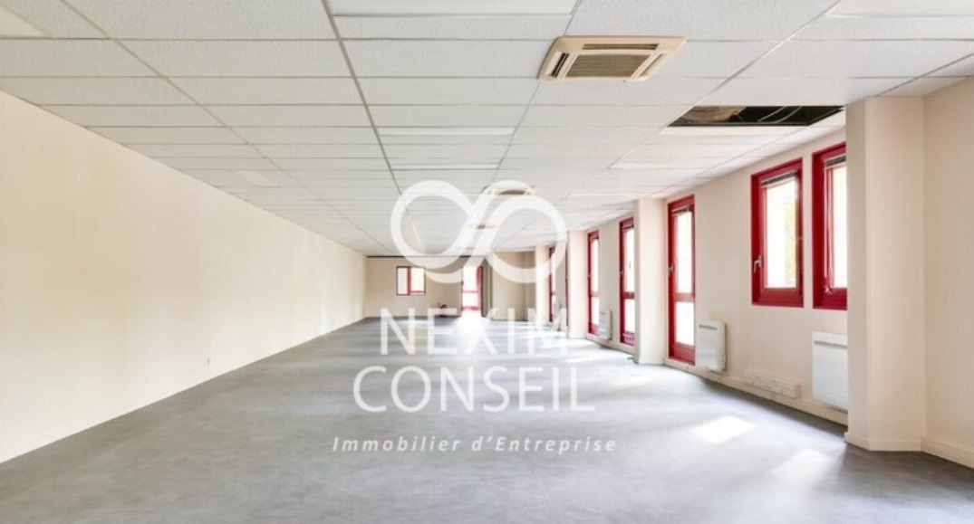 LOCATION ACTIVITES/BUREAUX 578 m²