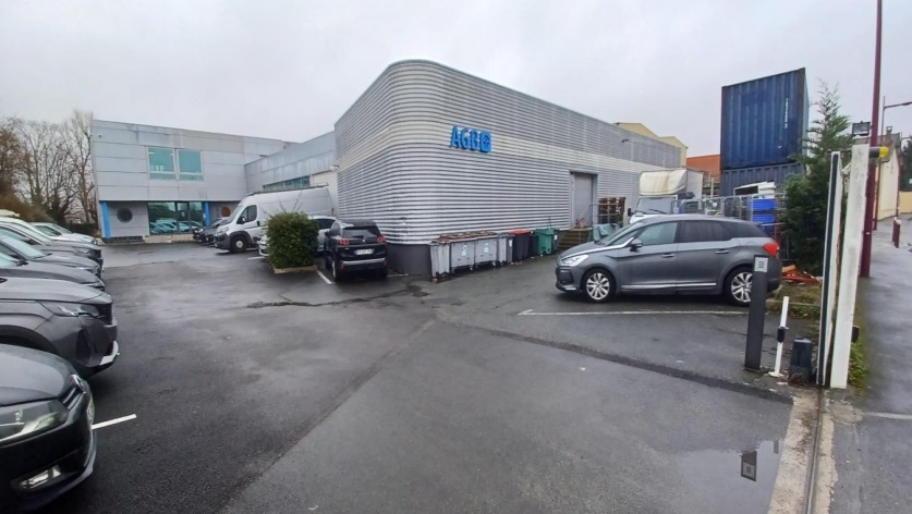 VENTE ACTIVITES/BUREAUX 1800 m²