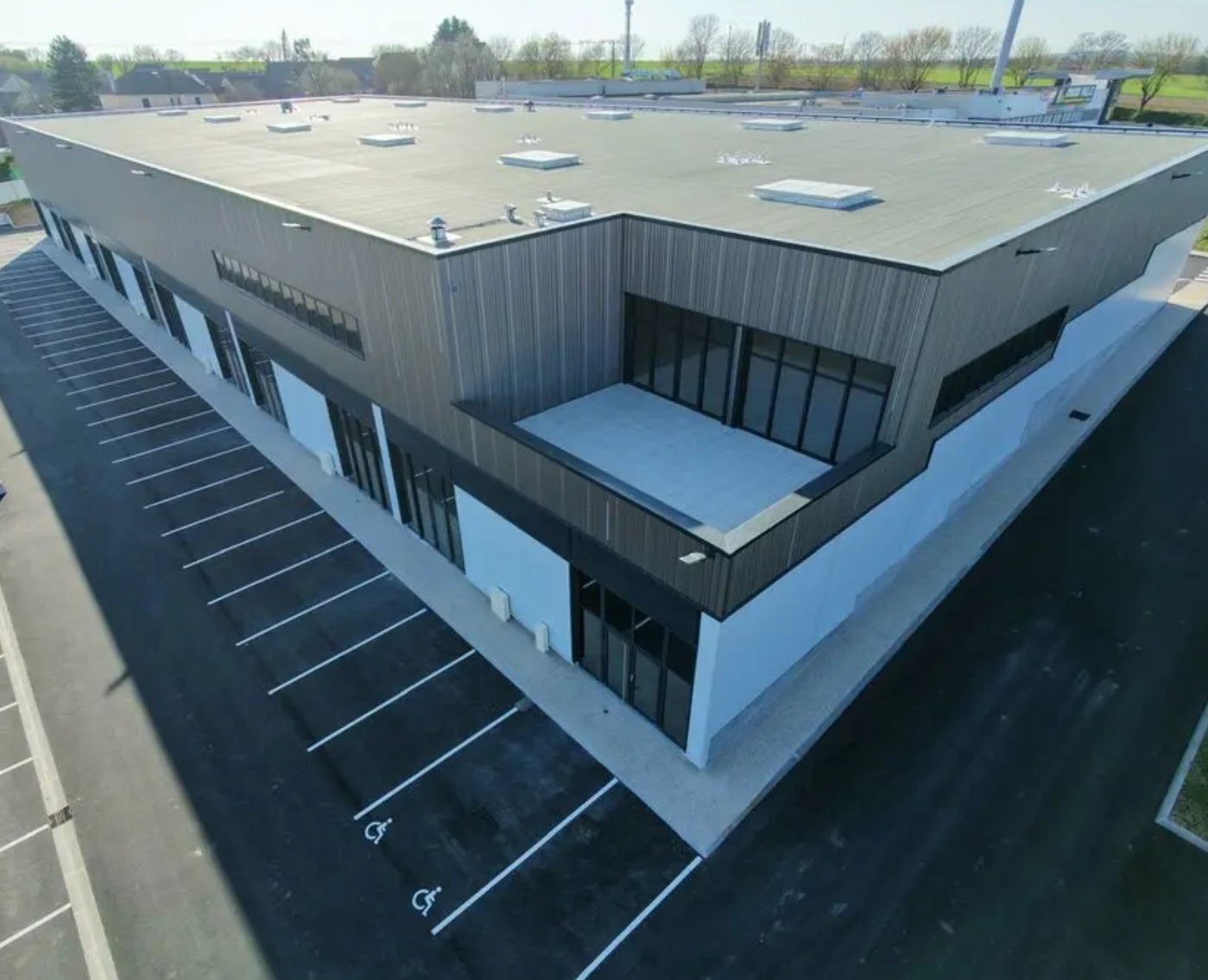 LOCATION LOCAL COMMERCIAL 1000 m²