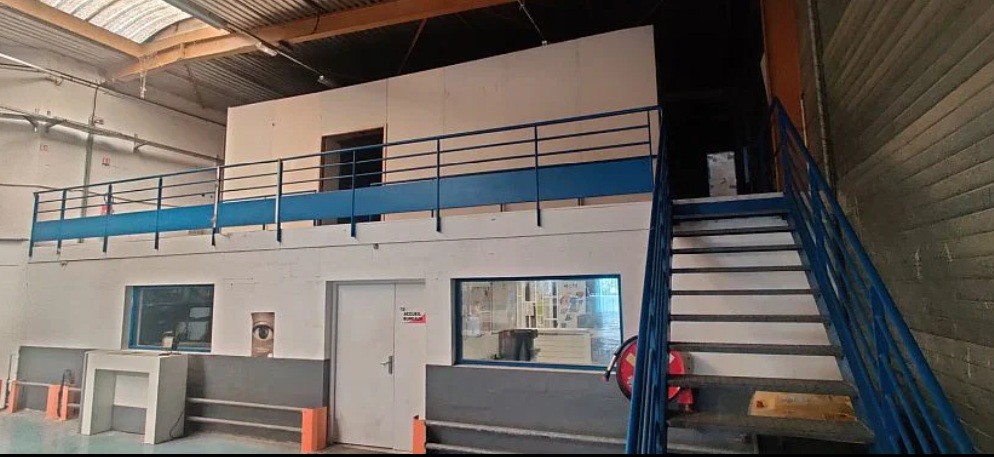 LOCATION ACTIVITES/ENTREPOTS 1527 m²