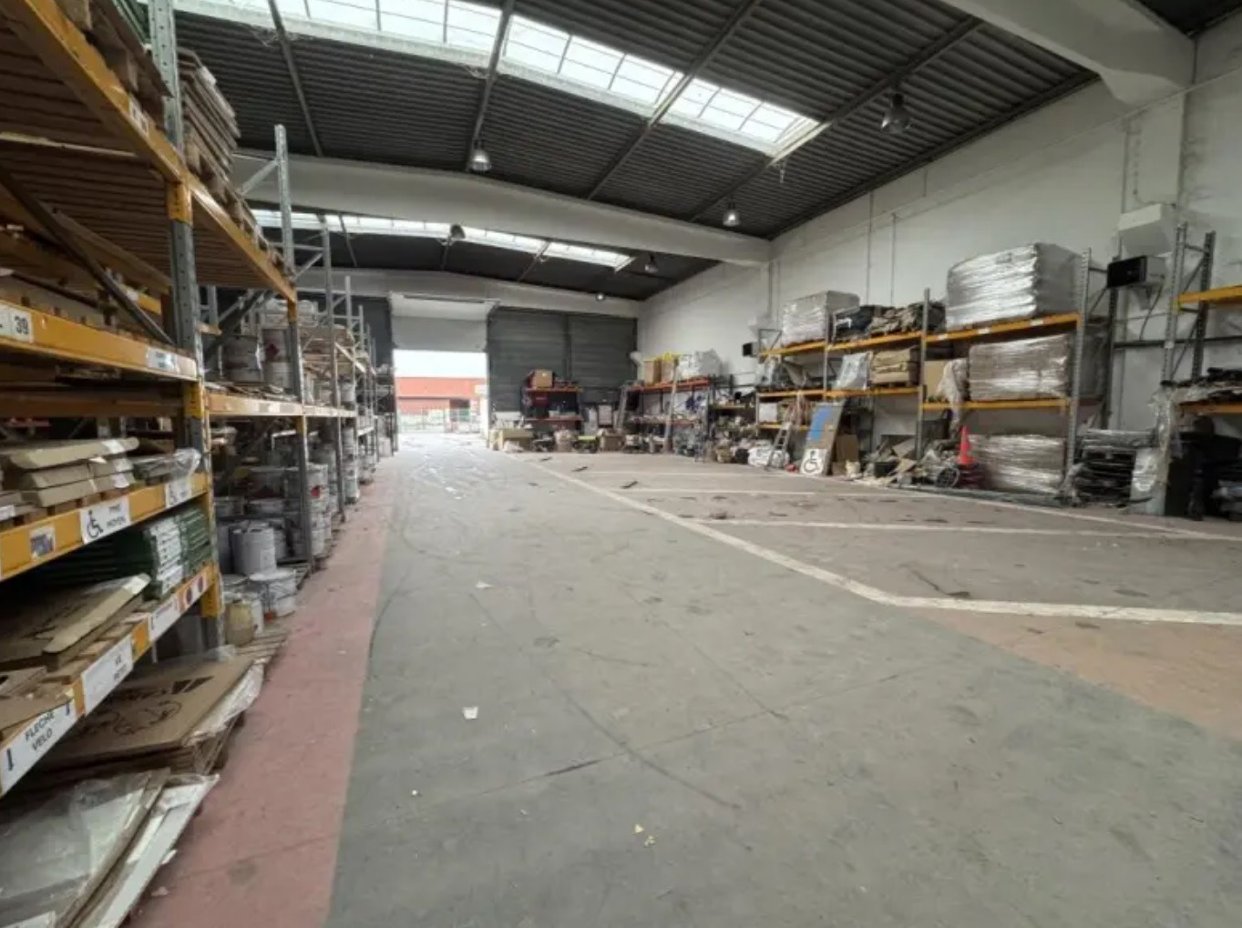 LOCATION ENTREPOT/ACTIVITE/BUREAUX 769 m²