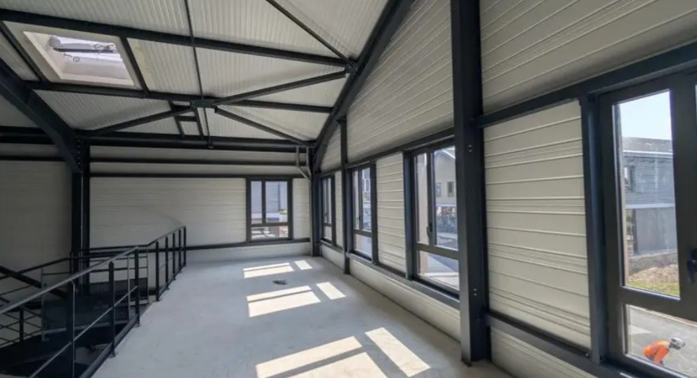 LOCATION/VENTE BUREAU/ACTIVITES/STOCKAGE 348 m²