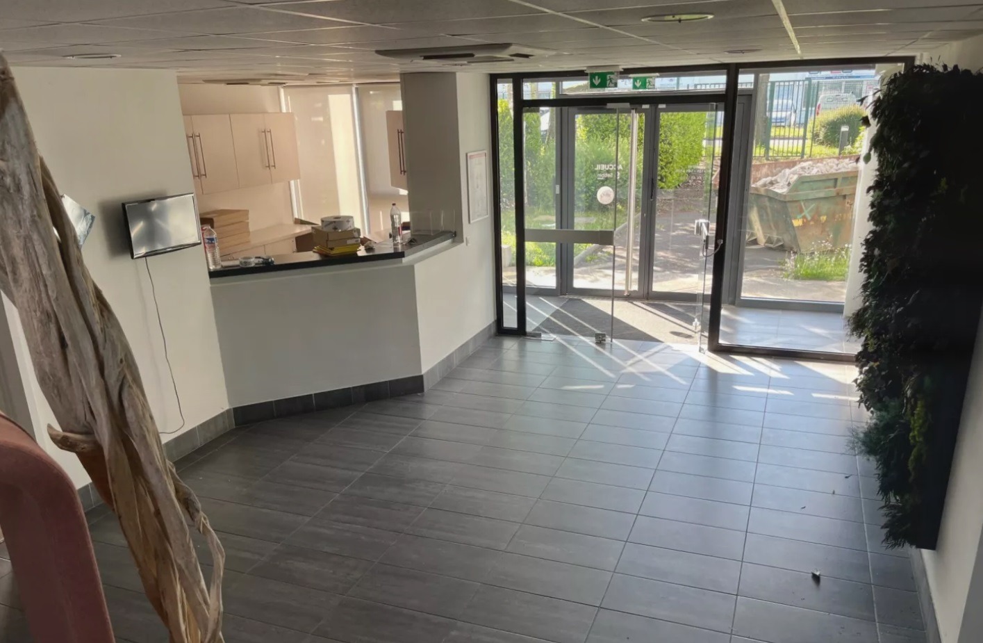 LOCATION ACTIVITES/BUREAUX 2250 m²