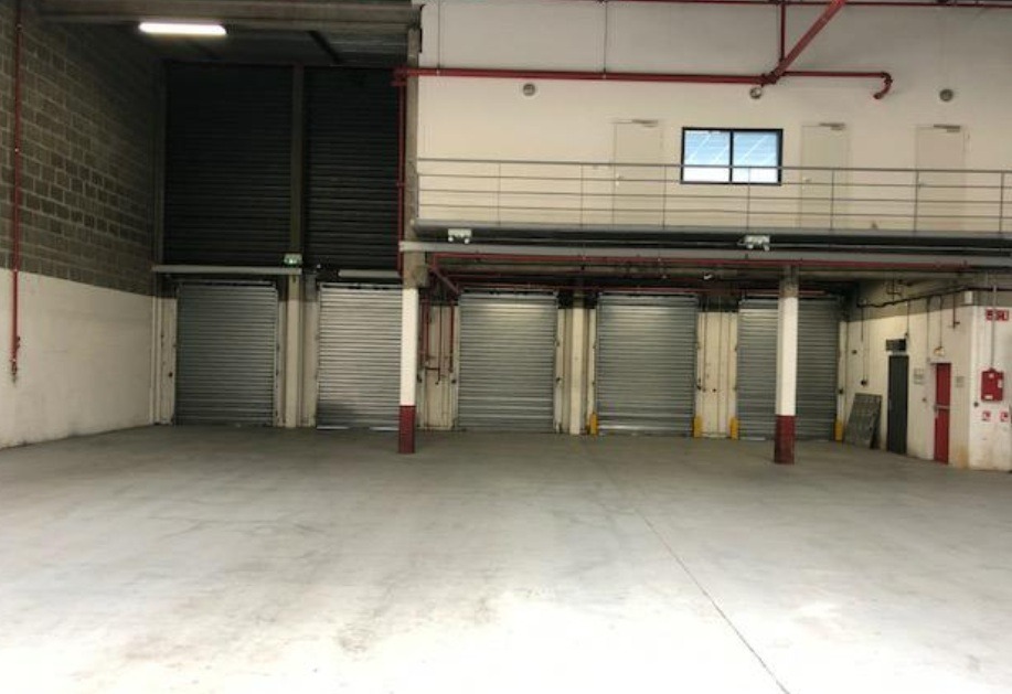 LOCATION ACTIVITES/ENTREPOTS/BUREAUX 4060 m²