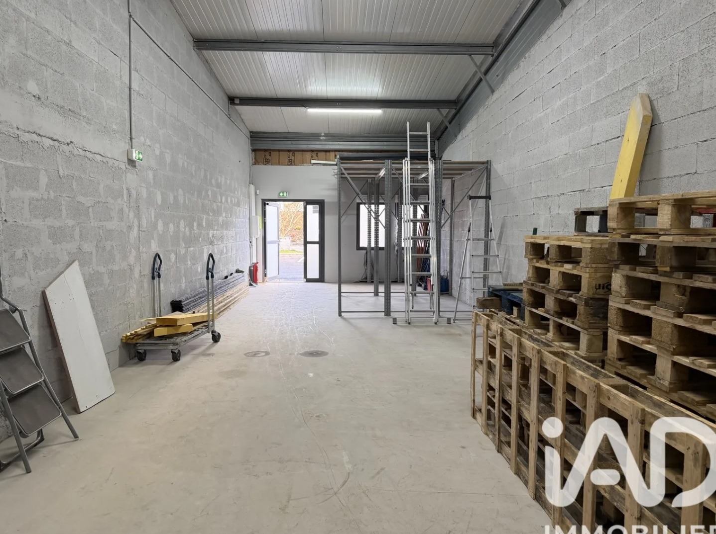 VENTE ACTIVITES/BUREAUX 68 m²