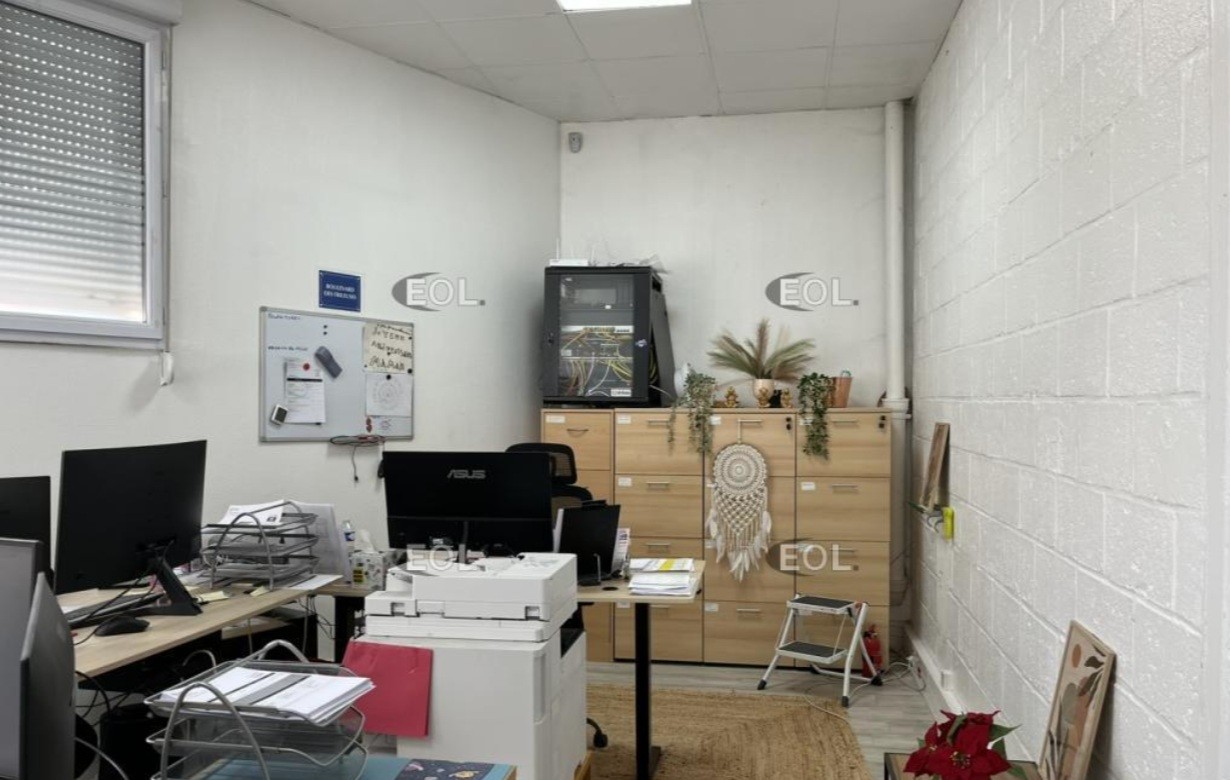 LOCATION ACTIVITES/BUREAUX 565 m²