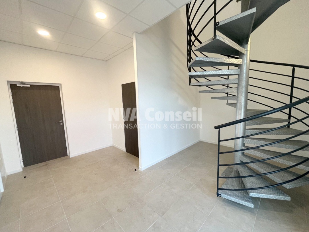 LOCATION ACTIVITES 908 m²
