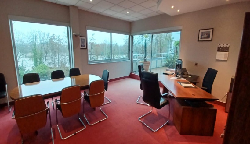 VENTE ACTIVITES/BUREAUX 1800 m²