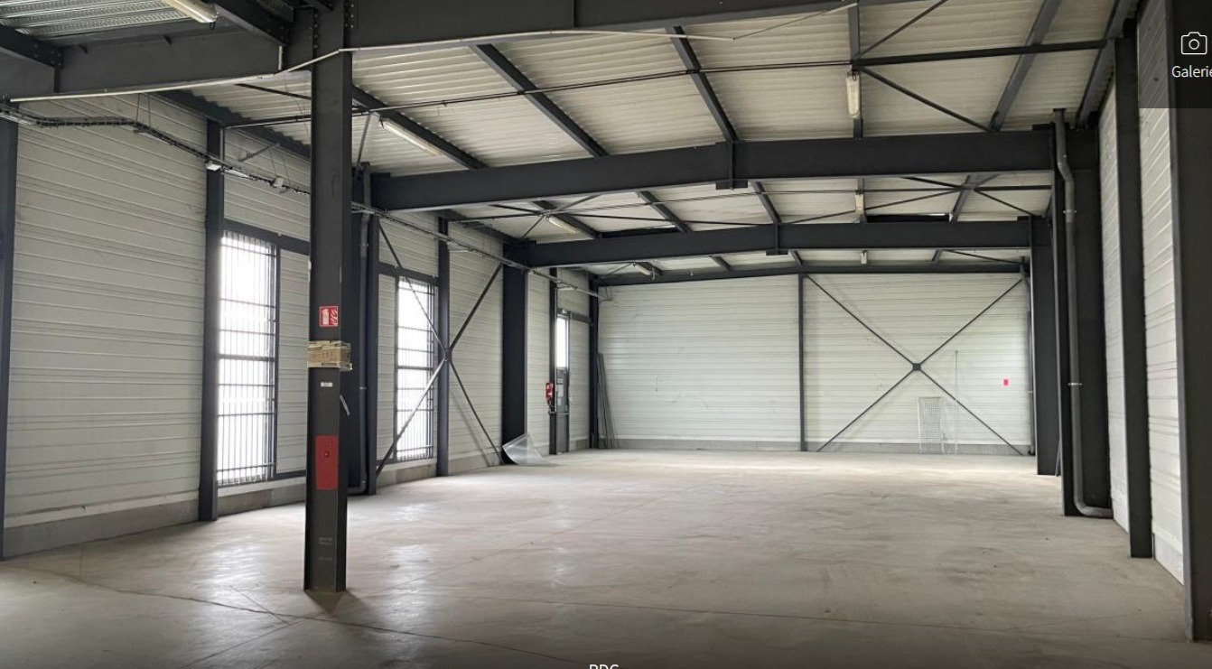 LOCATION ACTIVITES/BUREAUX 4688 m²