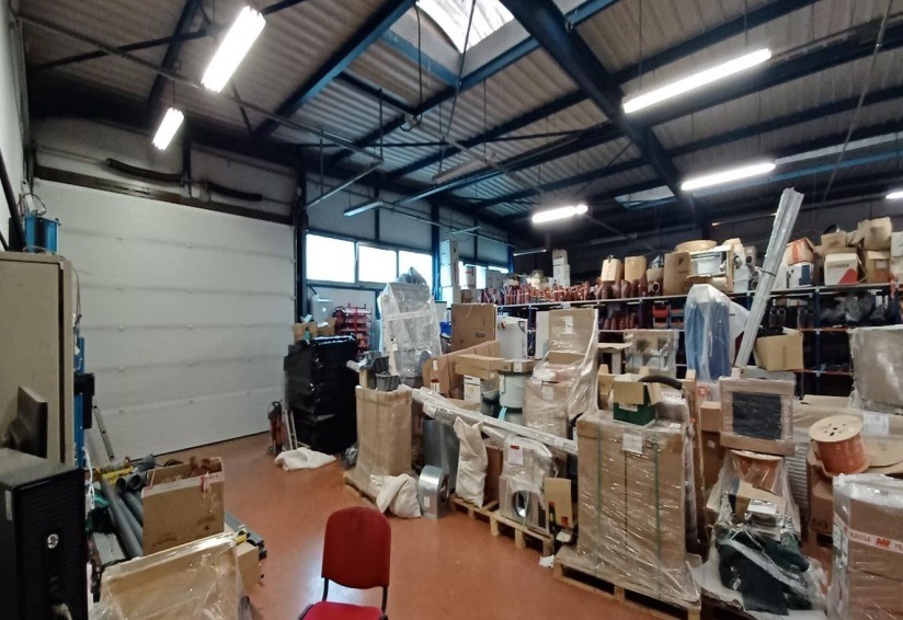 VENTE ACTIVITES/BUREAUX 1800 m²