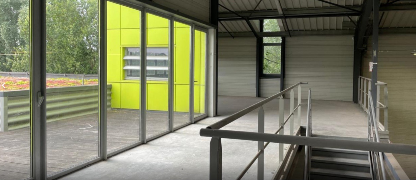 LOCATION ACTIVITES/BUREAUX 4688 m²