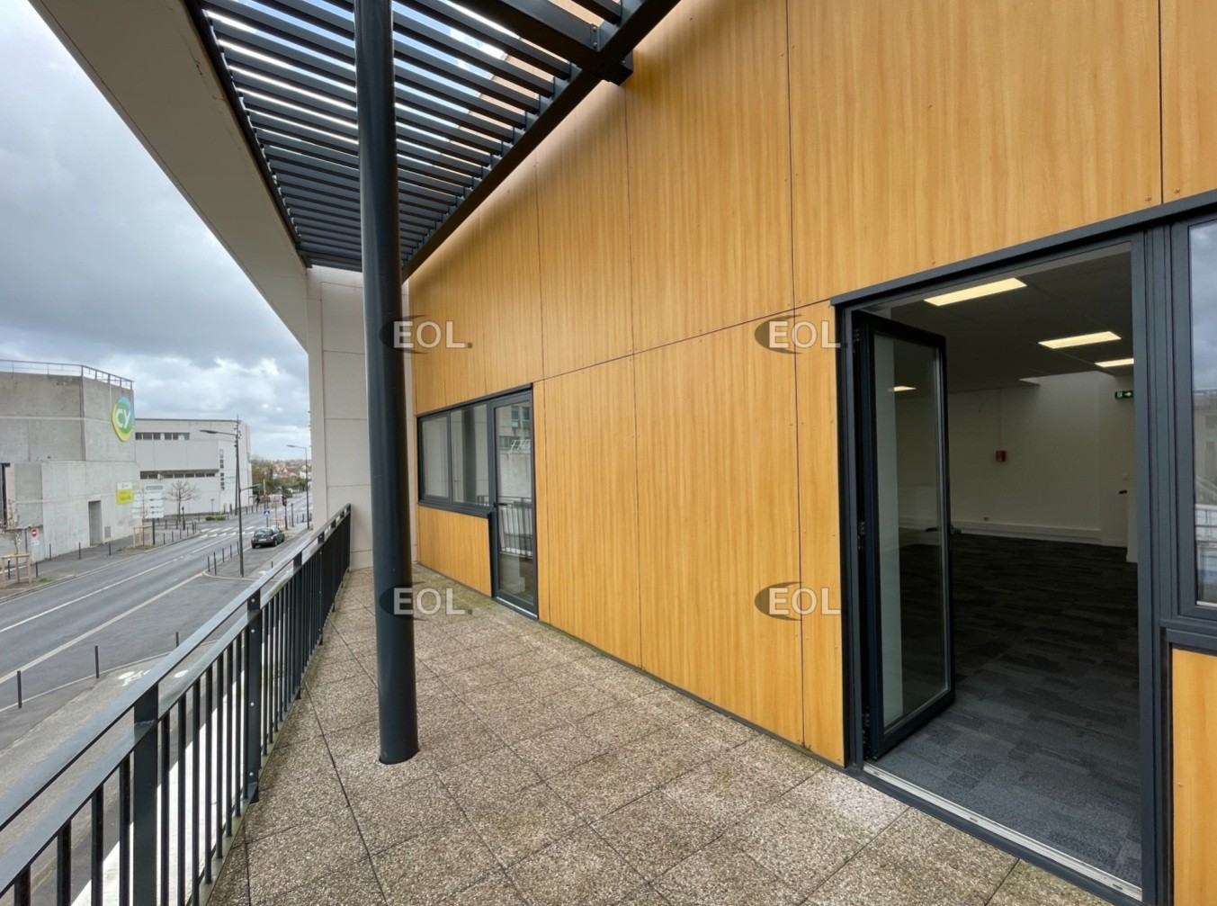 LOCATION ACTIVITES/BUREAUX 503 m²