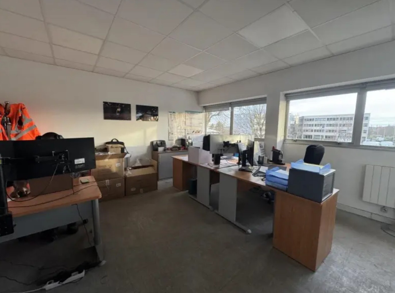 LOCATION ENTREPOT/ACTIVITE/BUREAUX 769 m²