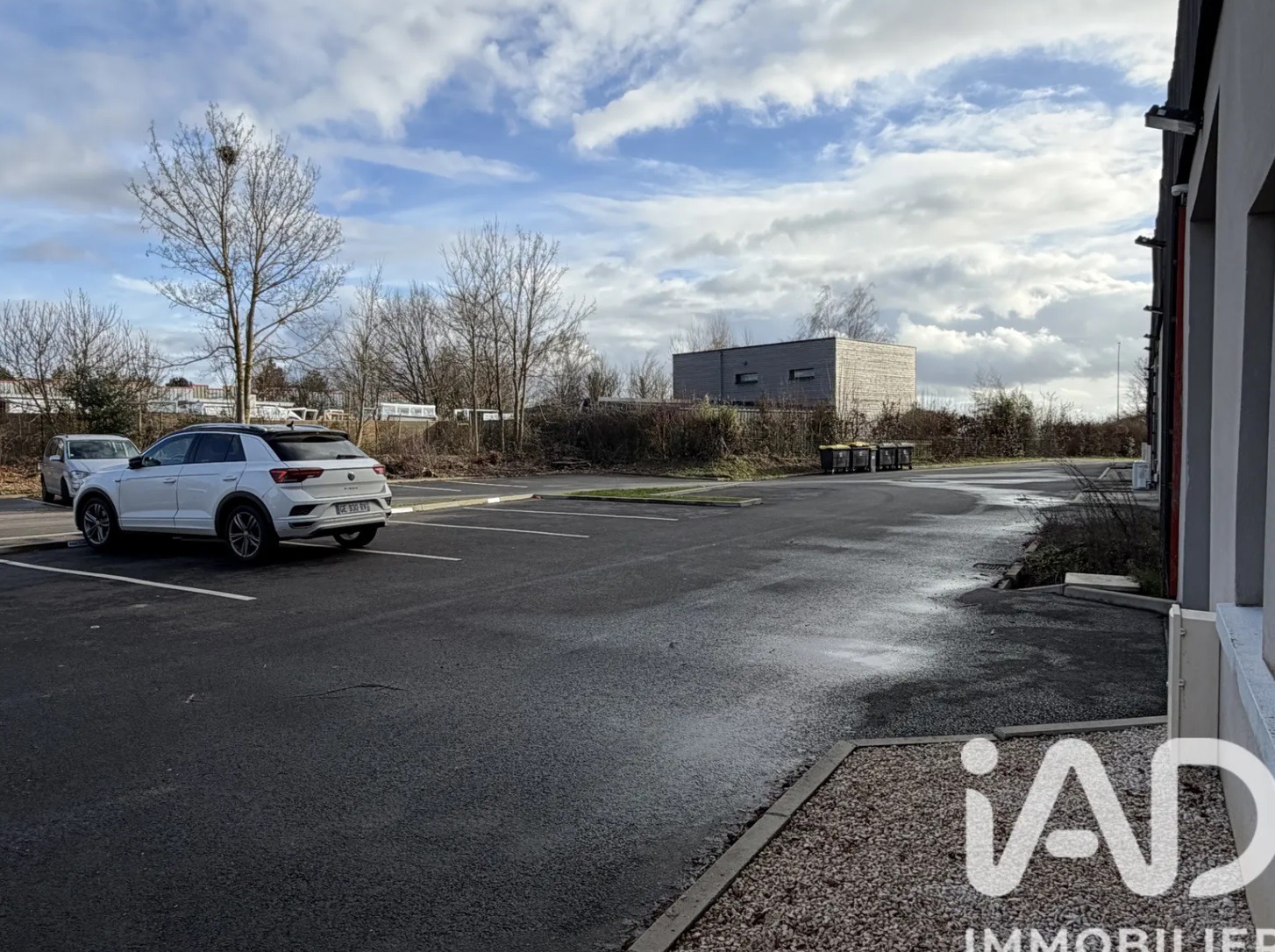 VENTE ACTIVITES/BUREAUX 68 m²