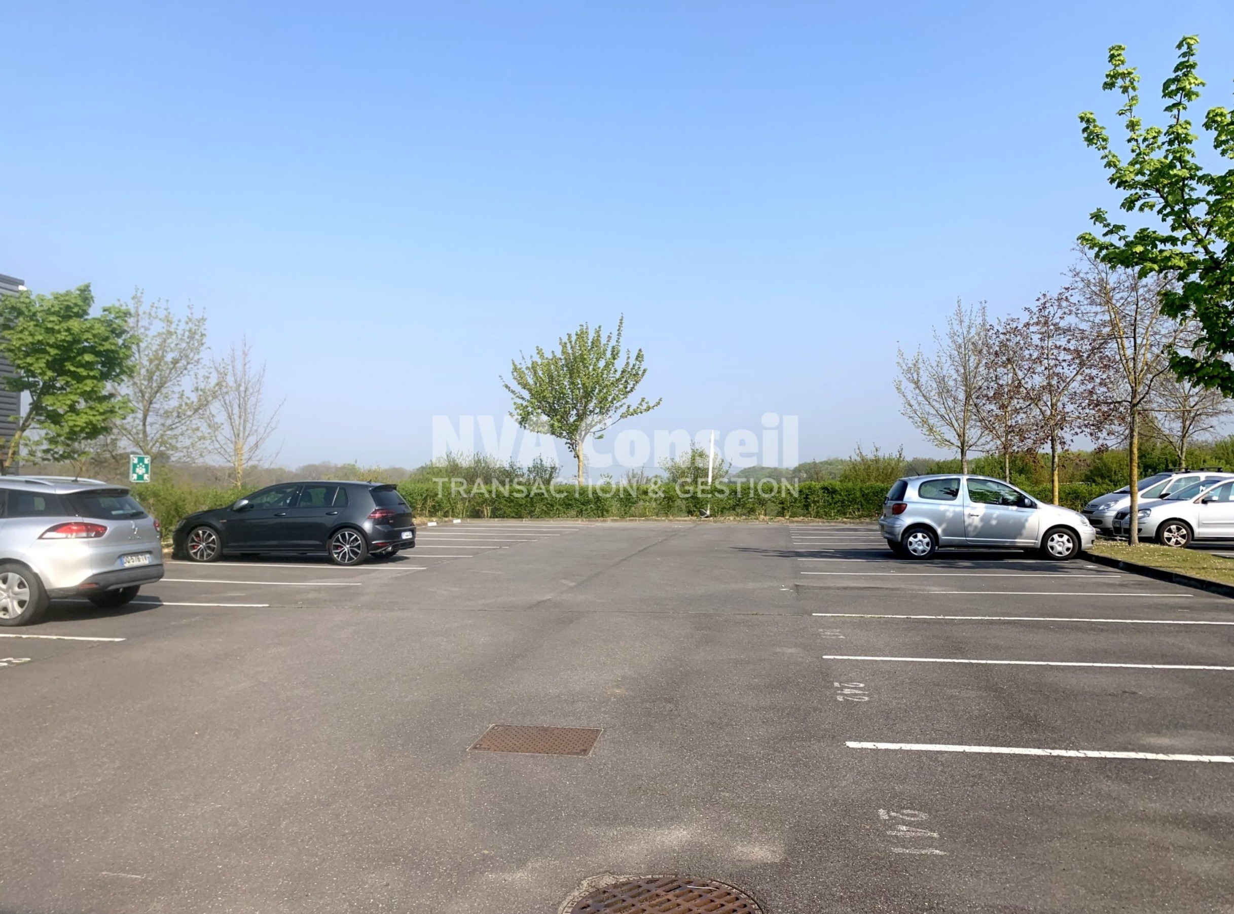 LOCATION ACTIVITES/ENTREPOT 847 m²