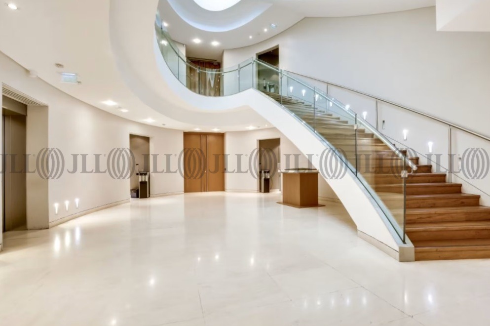LOCATION BUREAUX 639 m²