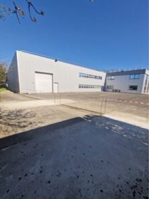 LOCATION ACTIVITES/STOCKAGE 1360 m²