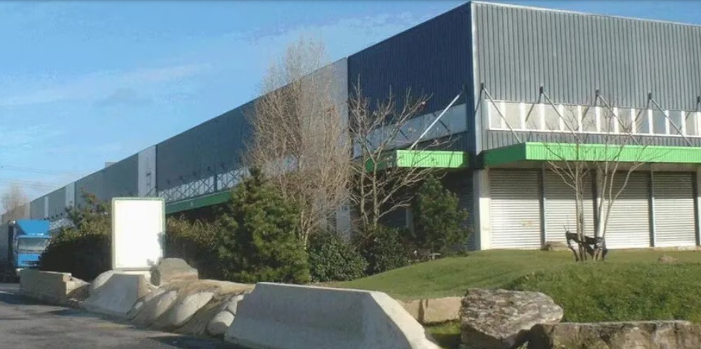 LOCATION ENTREPÔTS/BUREAUX 2320 m²