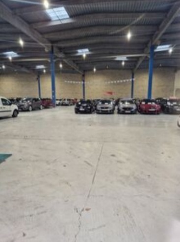 LOCATION ACTIVITES/BUREAUX 3162 m²