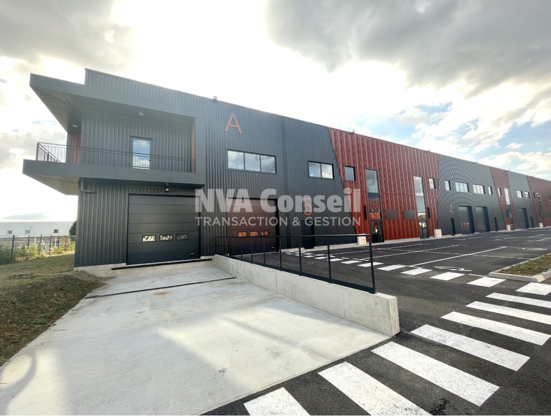 LOCATION ACTIVITES 908 m²