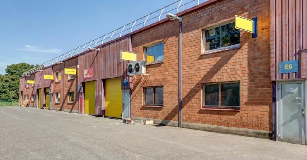 LOCATION ACTIVITES 492m²