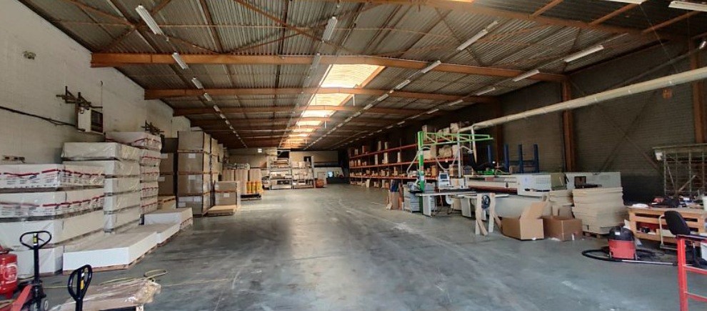 LOCATION ACTIVITES/ENTREPOTS 1527 m²