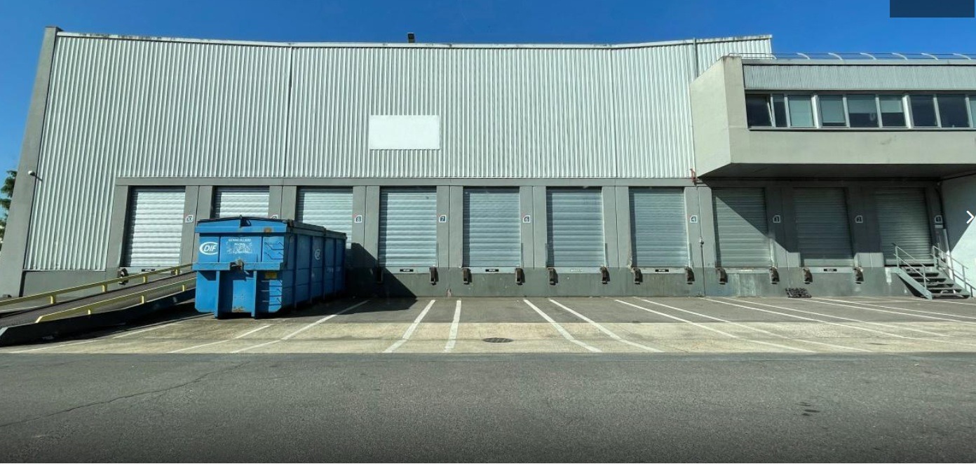 LOCATION ACTIVITES/ENTREPOTS/BUREAUX 4060 m²