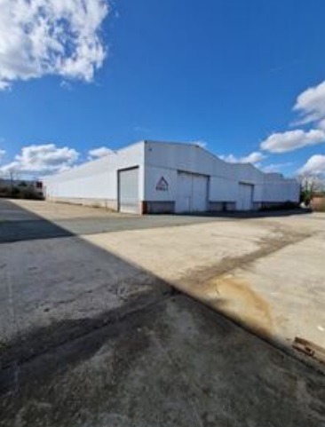 LOCATION ACTIVITES/STOCKAGE 3000 m²