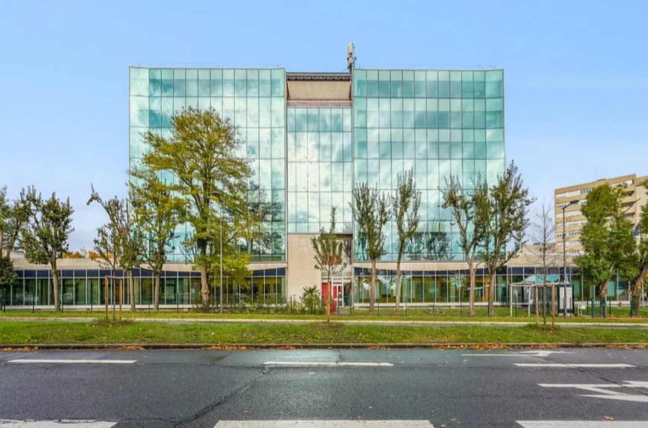 LOCATION BUREAUX 776 m²