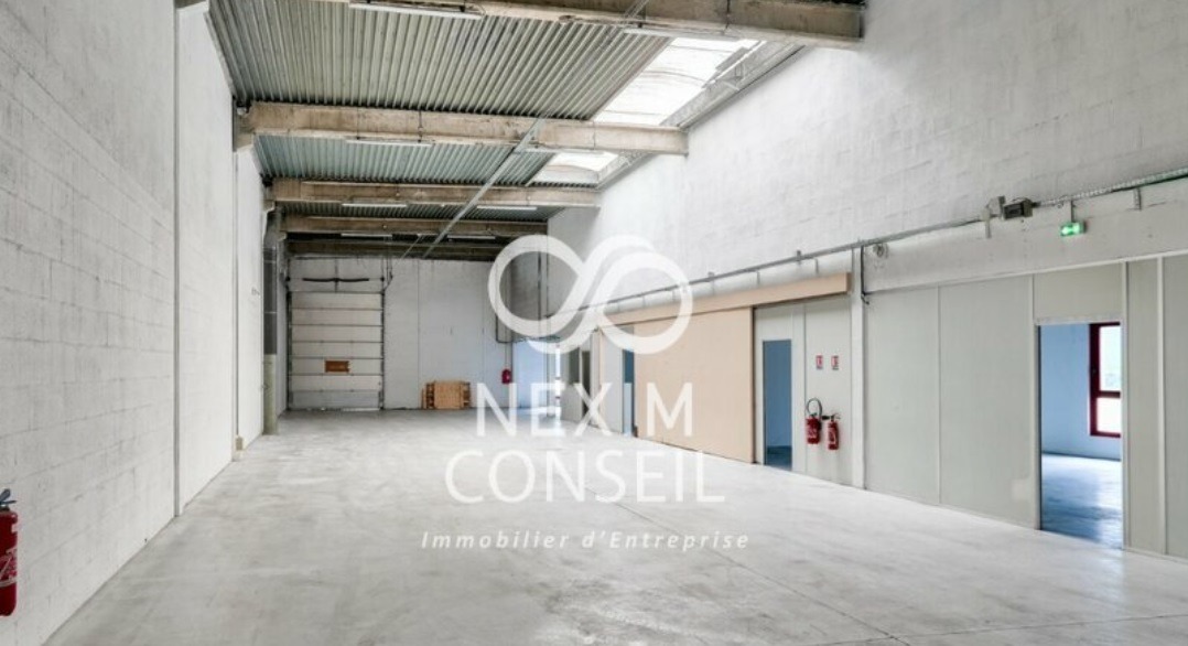 LOCATION ACTIVITES/BUREAUX 578 m²