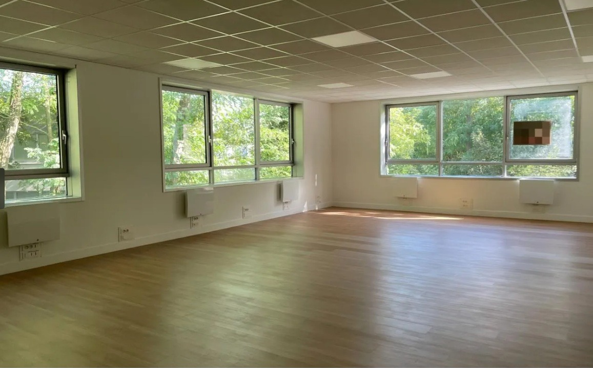 BUREAUX/ATELIERS 1137 m²