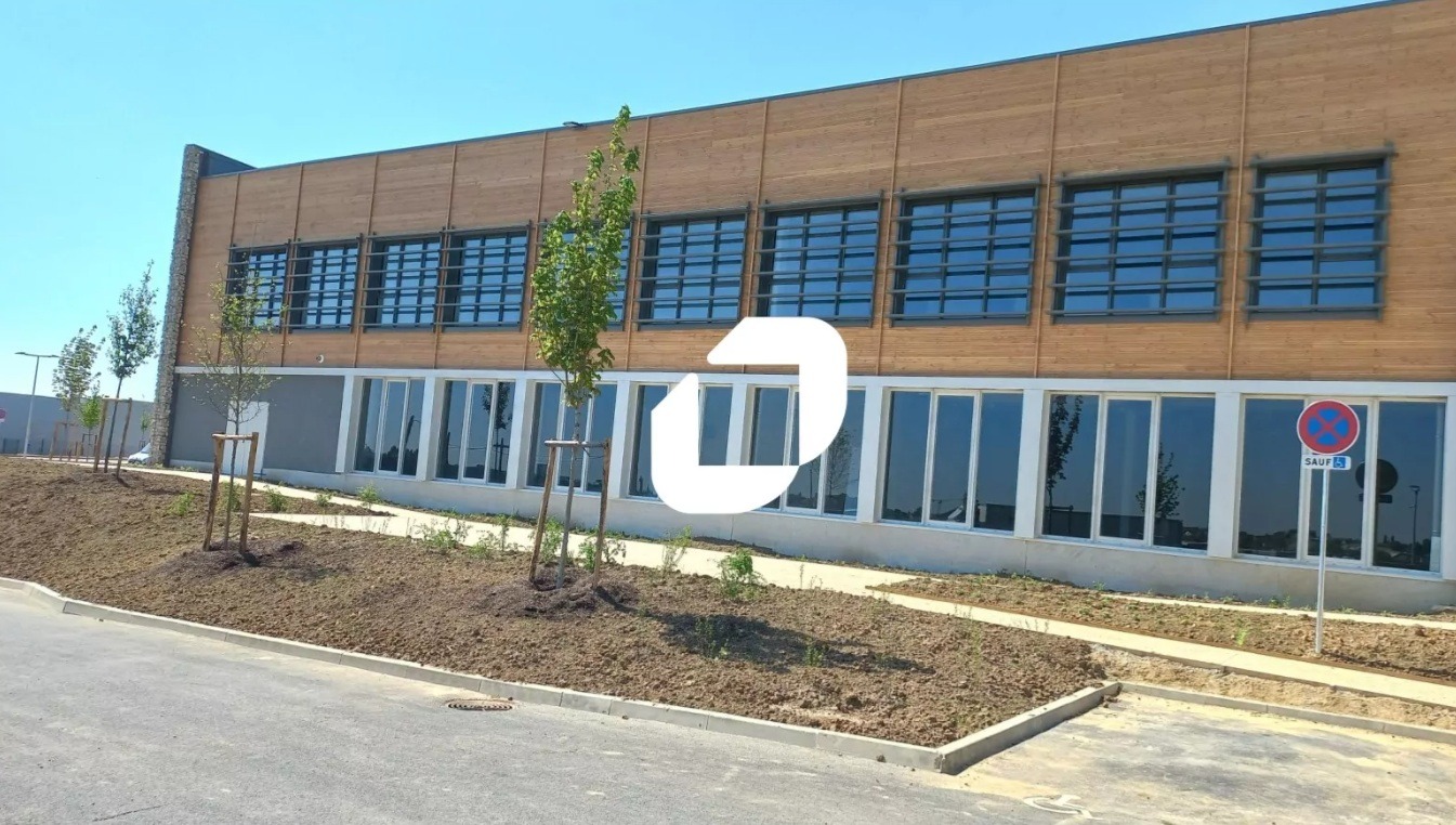 LOCATION/VENTE ENTREPOTS/BUREAUX 12394 m²