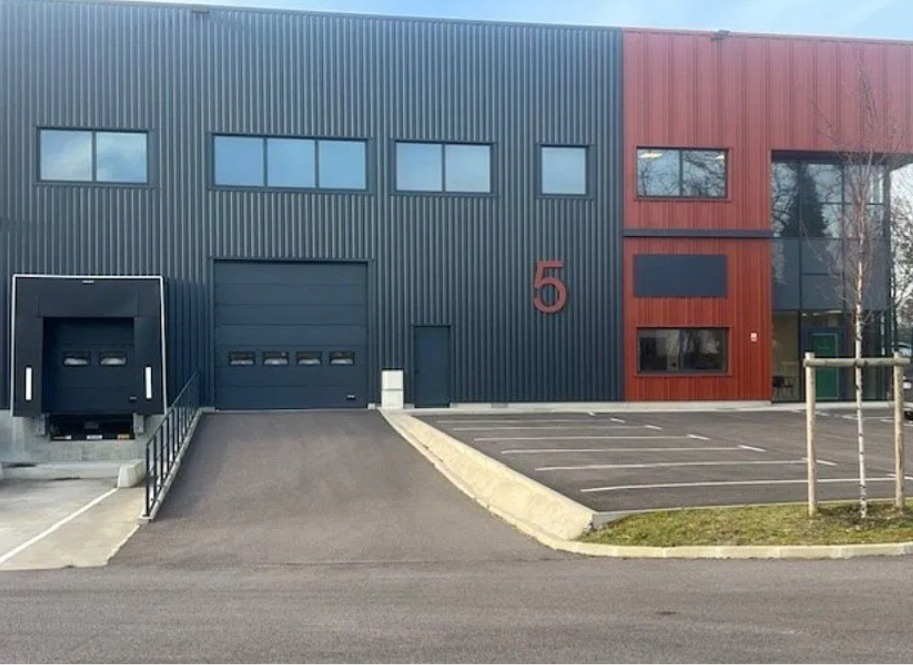 LOCATION ACTIVITES 2738 m²