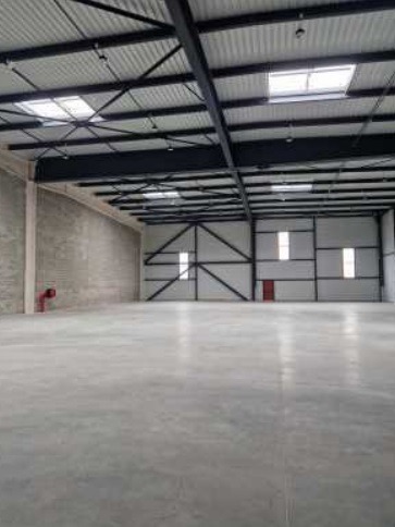 LOCATION ACTIVITES/BUREAUX 592 m²