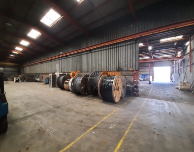 VENTE-LOCATION ACTIVITES/BUREAUX 7950 m²