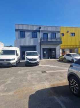 LOCATION ACTIVITES/BUREAUX 225 m²