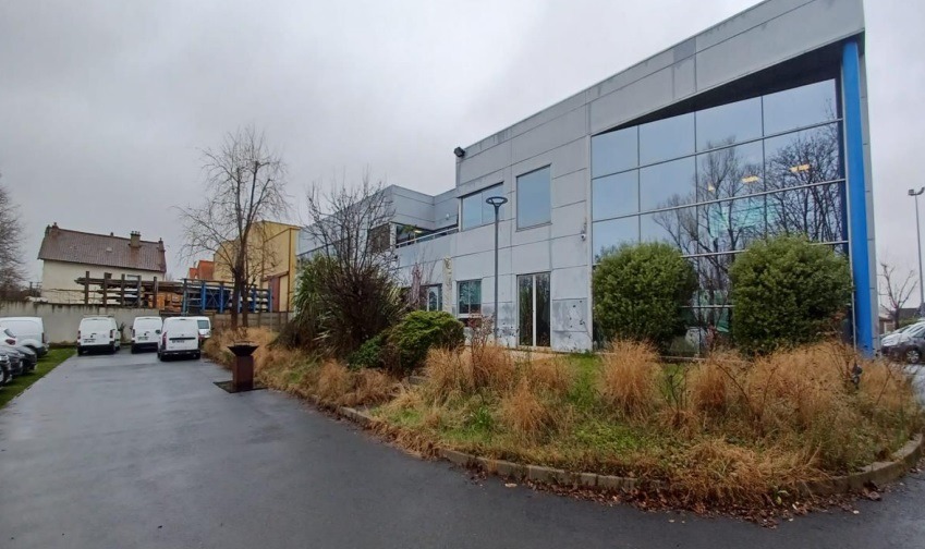 VENTE ACTIVITES/BUREAUX 1800 m²
