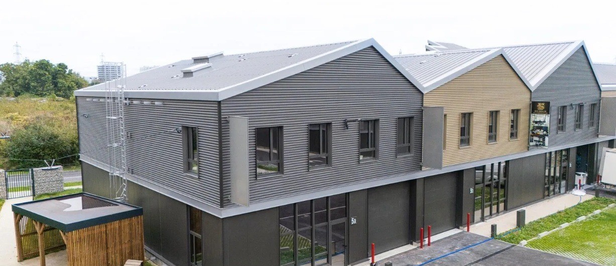 VENTE ACTIVITES/BUREAUX/COMMERCES 34000 m²